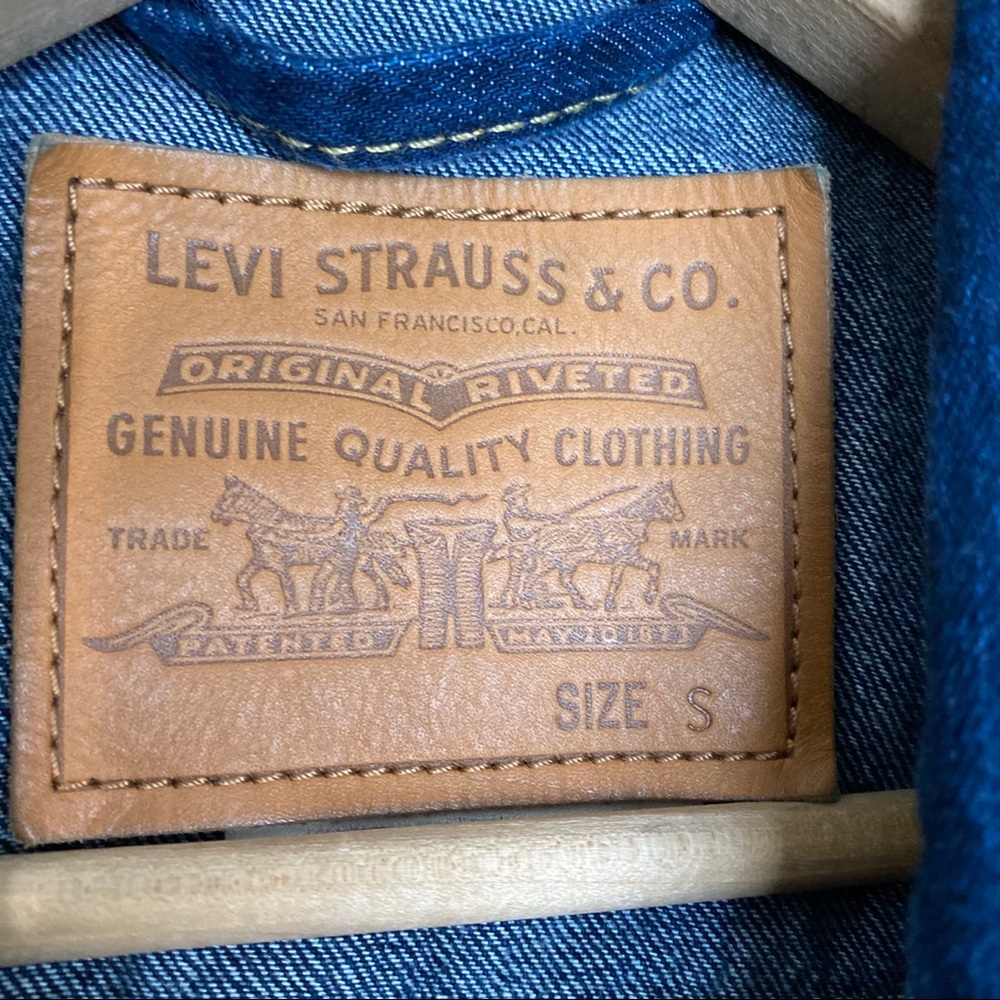 Levi’s Denim Trucker Jean Jacket - Picture 13 of 13